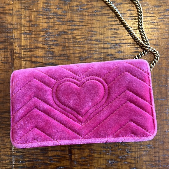Gucci Fuchsia Love Embroidered Velvet Matelasse GG Marmont Mini Bag - Picture 6 of 16